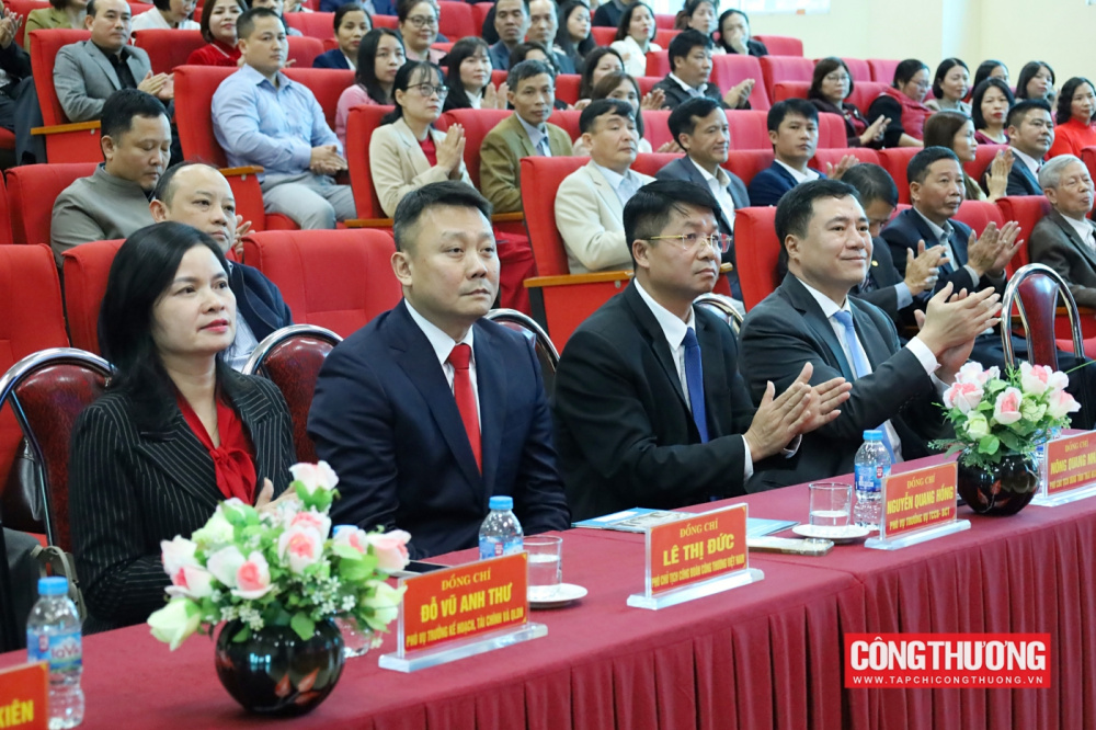 Media\2_TH1029\FolderFunc\202603\Images/le-cong-bo-quyet-dinh-sap-nhap-va-doi-ten-thanh-truong-cao-dang-ky-thuat-cong-nghe-viet-duc-694dfe2107540-20260318084621-e.jpg